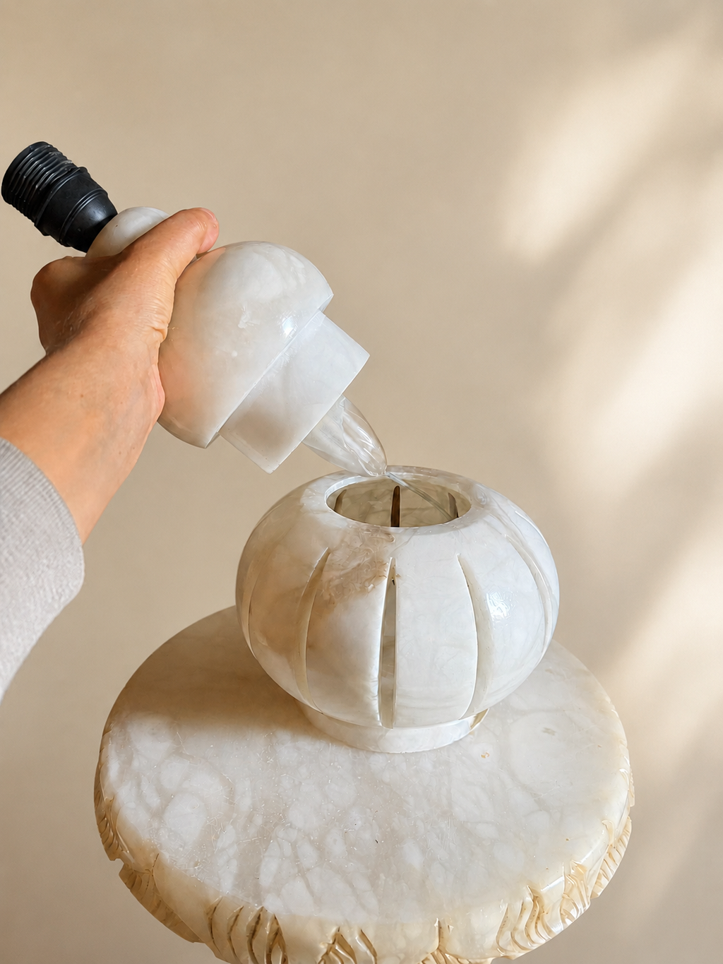 Faceted Upper Lamp in Italian Alabaster – product image 3