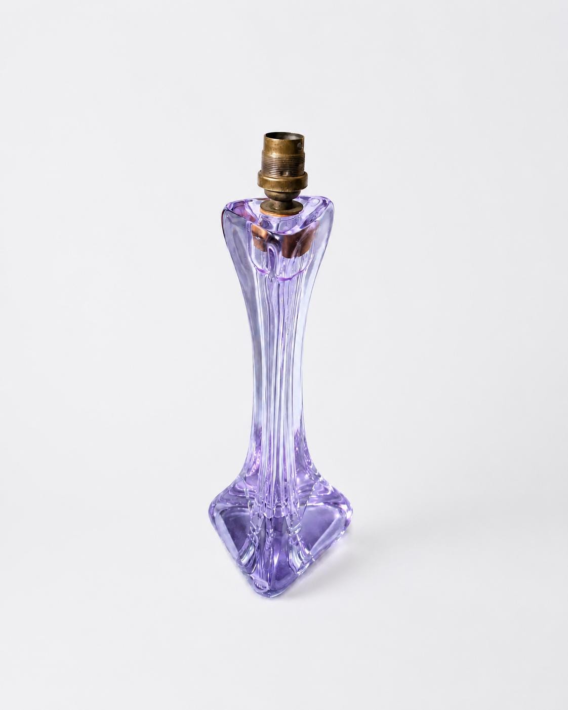 Signed Cristal de Sèvres neodymium glass table lamp with blue-lilac crystal