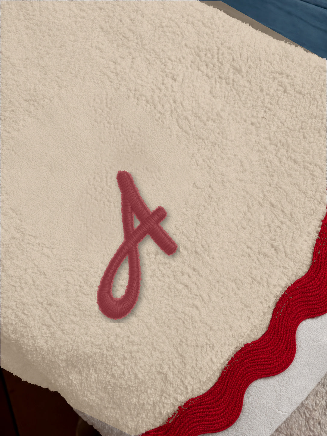 Beige 70 × 140 cm Italian cotton towel, model 03 single satin-stitch letter, Red embroidery