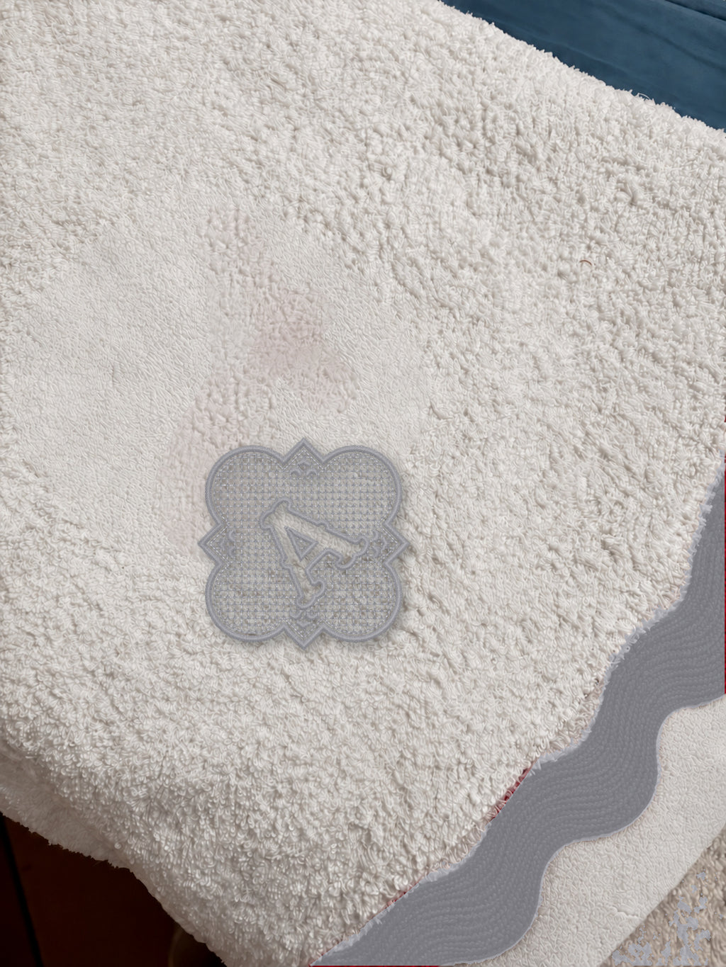 White 70 × 140 cm Italian cotton towel, model 02 framed monogram, Light Grey embroidery