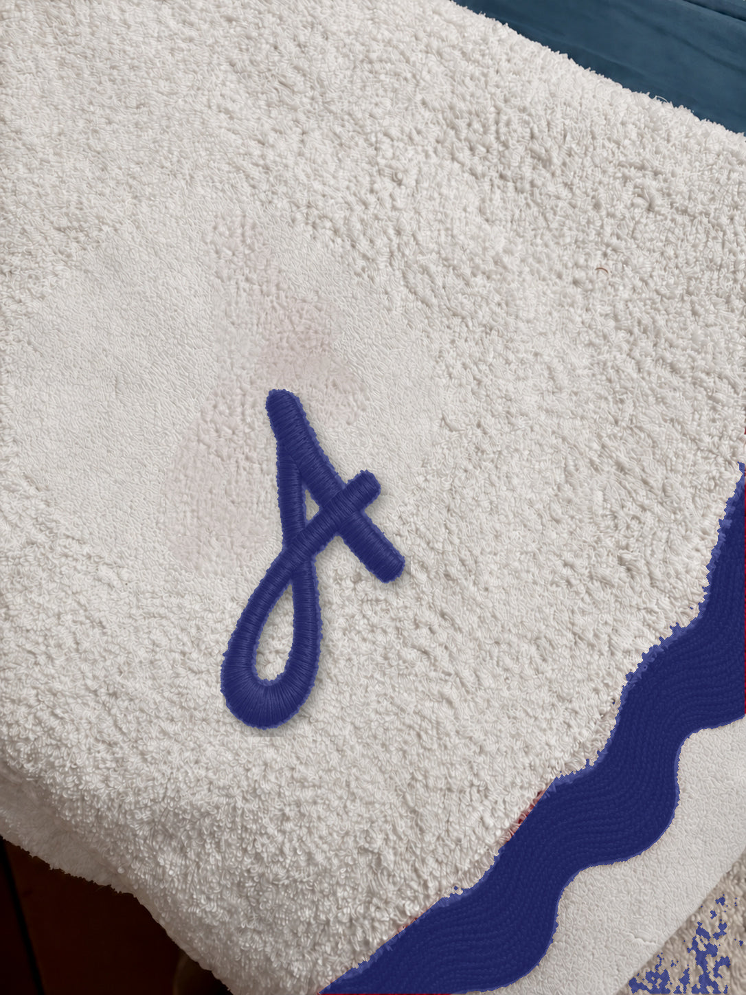White 70 × 140 cm Italian cotton towel, model 03 single satin-stitch letter, Dark Blue embroidery