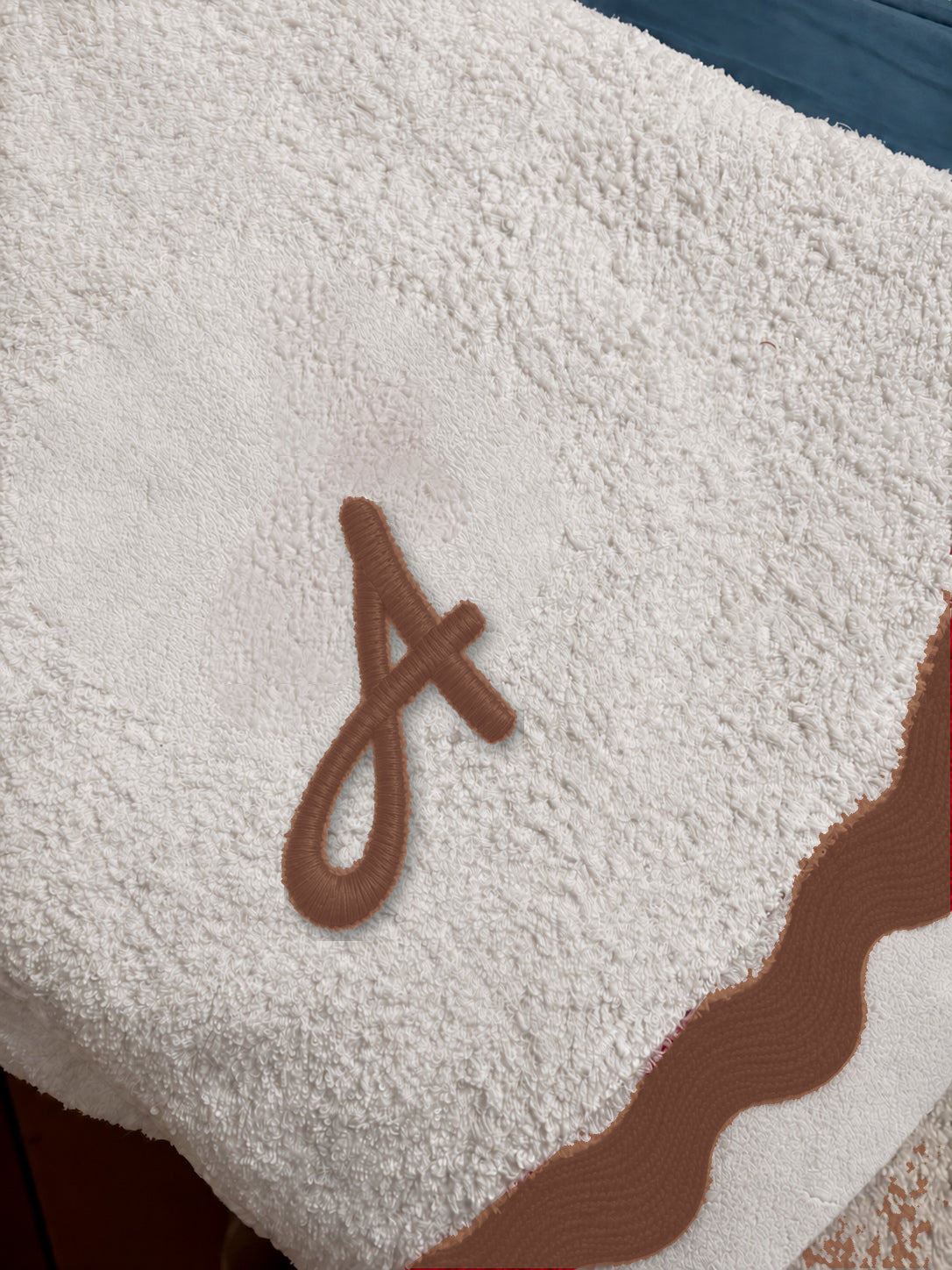 White 70 × 140 cm Italian cotton towel, model 03 single satin-stitch letter, Coffee embroidery