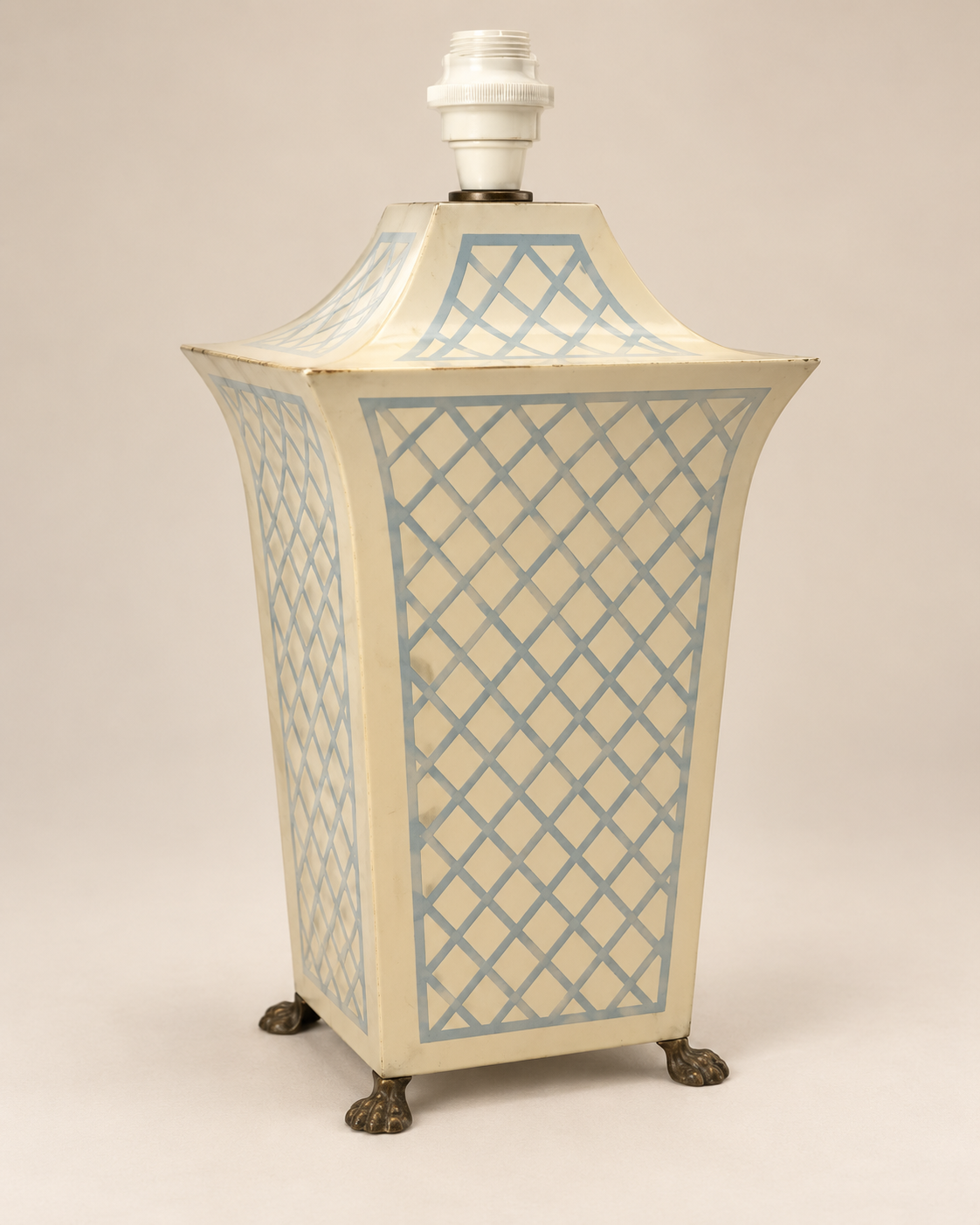 Vintage tole peinte table lamp, three-quarter view